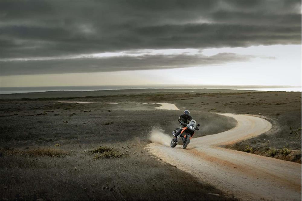 2025 KTM 790 Adventure 3